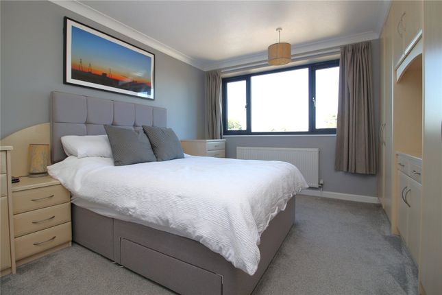 4, Lynric Close, Barton On Sea photo 4