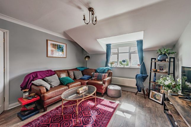57, Royal Earlswood Park, Redhill photo 4
