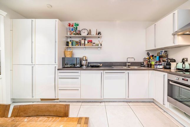 30 Ingrebourne Apartments, 5, Central Avenue, London photo 3