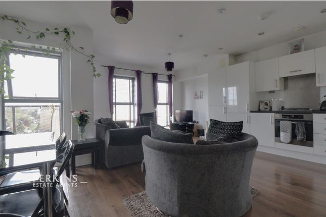 Flat for sale in Rectory Park Avenue, Northolt