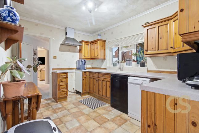 Highbury Avenue, Hoddesdon photo 4