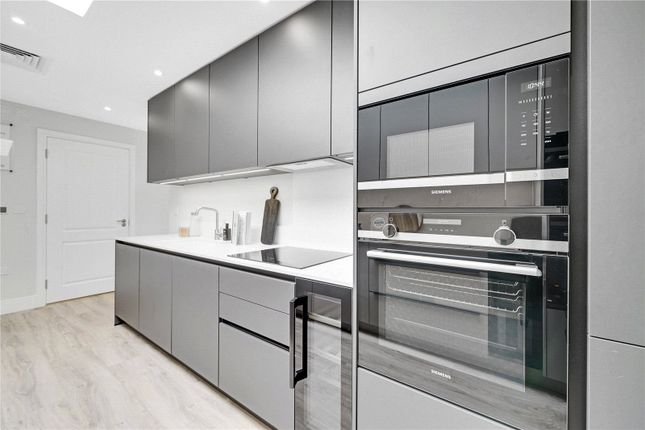 Flat 11 Mill House,, Rose Square, Twickenham photo 4