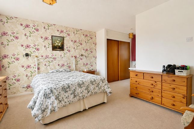 5, Frietuna Road, Frinton-on-Sea photo 3