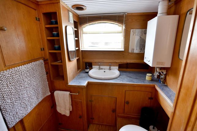 Brentford Marina, Hampton Court Road, London photo 3
