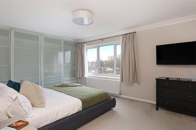 Flat to rent in St Mary Abbots Terrace, Kensington