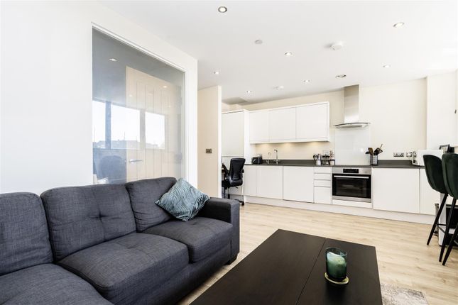 9 Burnell House, Stanmore Hill, Stanmore photo 2