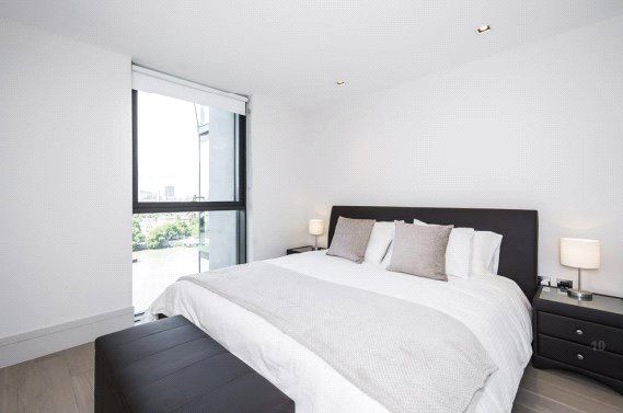 Flat for sale in Albert Embankment, London