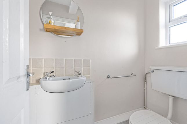 9 Frobisher Close, Huntingdon photo 4