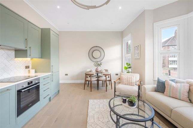 18b, Thorncliffe Road, London photo 3