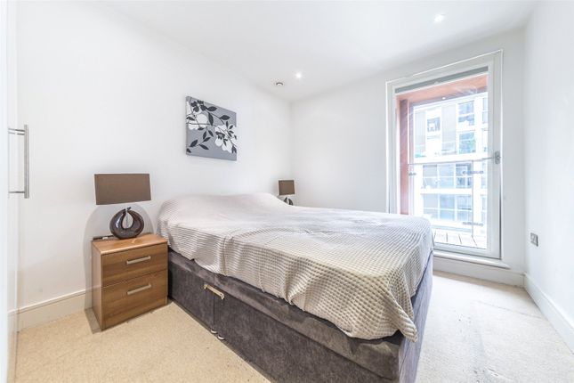 Thumbnail Flat for sale in 25 Indescon Square, London