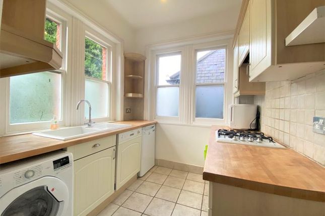 5, Deerstead House, Woking photo 3