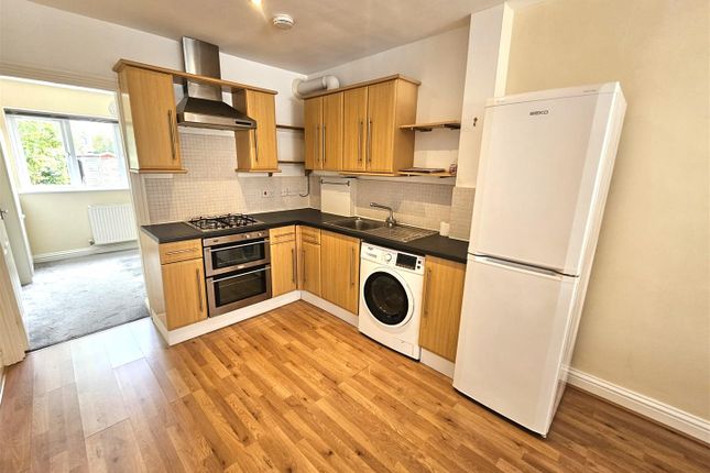 Flat 2, 51, York Road, Farnborough photo 2