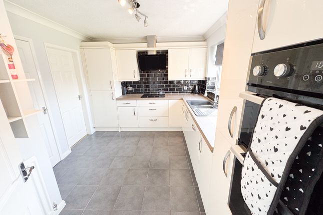 17, Rimini Close, Stoke-on-Trent photo 4
