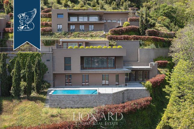 Villa for sale in Cernobbio, Como, Lombardia
