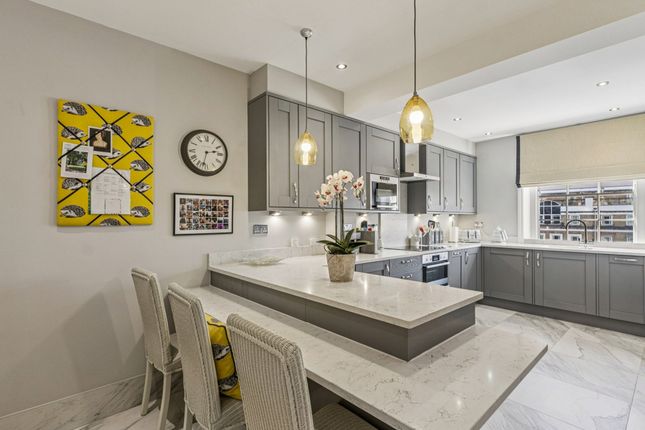 Flat Flat 5, 9, Eccleston Square, London photo 4