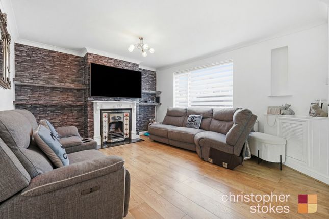 2 Ripley Way, Cheshunt, Hertfordshire photo 2