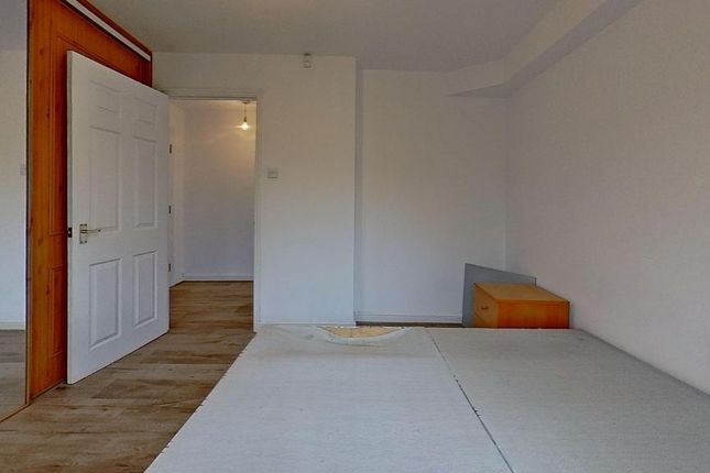 Flat to rent in Ferguson Close, Isle Of Dog, Canary Wharf, London