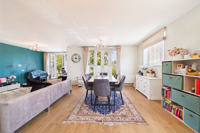 Flat 11,, Gresham House, Gresham Park Road, Woking,, London photo 2