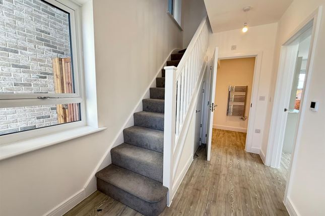 18, Gault Crescent, Cambridge photo 3