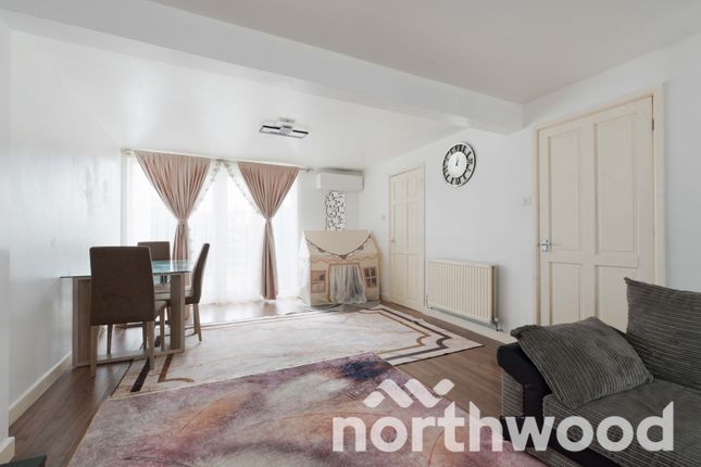 54, Gainsborough Road, Epsom photo 3