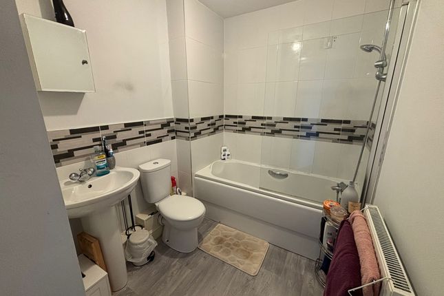 79, Manchester photo 5