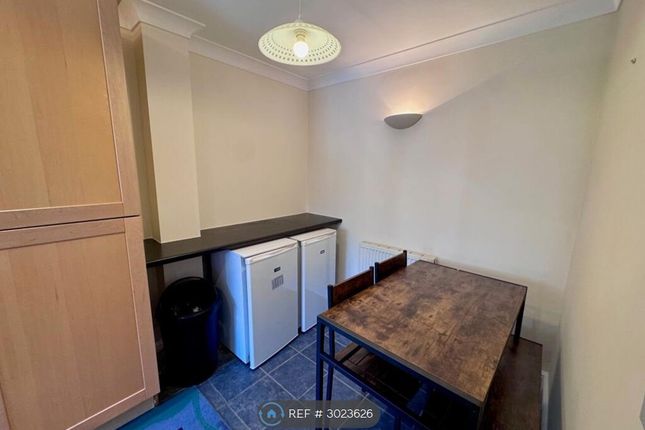 Hillrise, Downing Avenue, Guildford photo 5