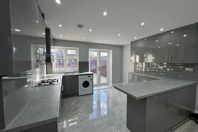 4 Bed Semi-Detached House To Rent Swan Road, Feltham Tw13