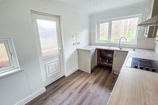 9, Heol Aneurin, Caerphilly photo 3