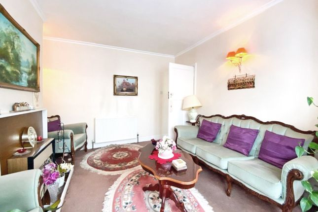 23, Ovesdon Avenue, Harrow photo 2