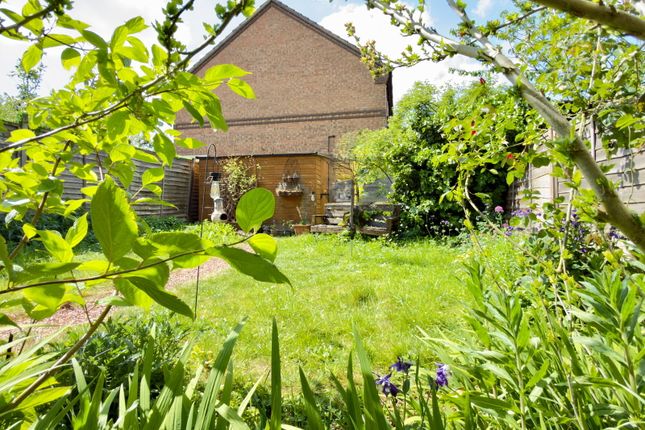 7 Rillington Gardens, Emerson Valley, Milton Keynes photo 2