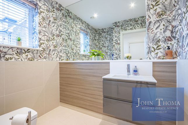 31, Chigwell Grange, Chigwell photo 4