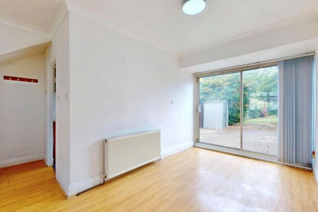 Warwick Crescent, Hayes photo 5