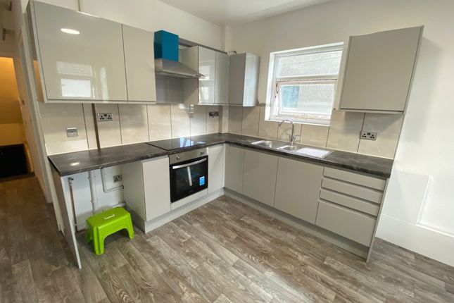 Thumbnail Maisonette to rent in Penarth Road, Cardiff