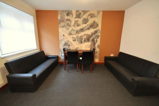 28, Welton Mount, Leeds photo 2