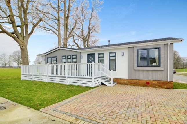 Thumbnail Mobile/park home for sale in Biddenden, Ashford