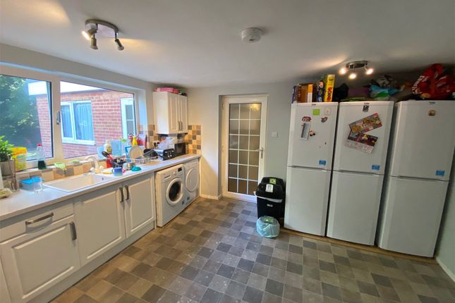 Room 6, 16, The Green, Bracknell photo 4
