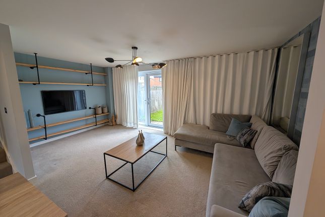 14, Beeston Lane , Askern  photo 3