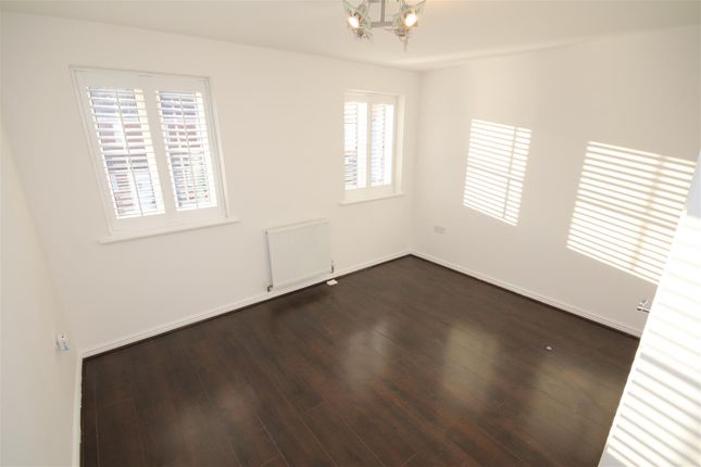 5, Hopkins Close, Dartford photo 5