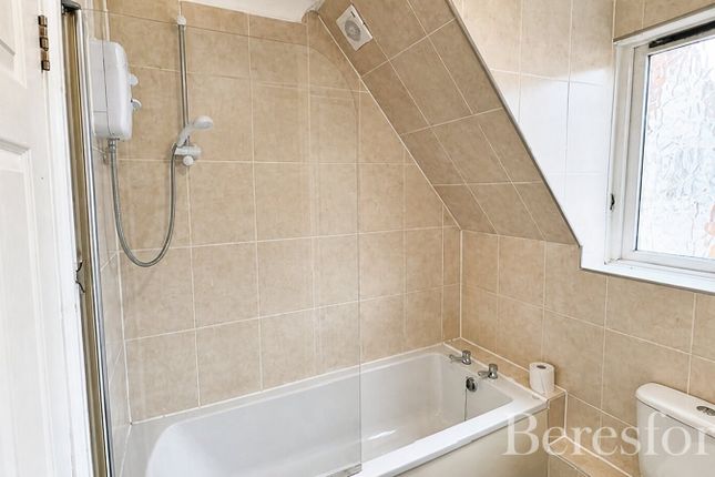 42, Melba Court, Chelmsford photo 3