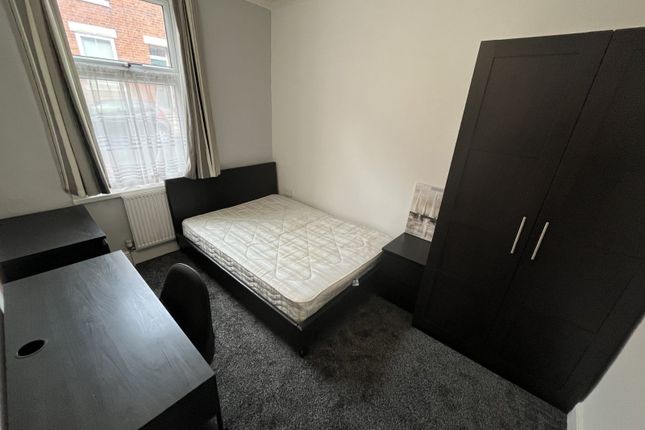 Burley Lodge Terrace, Leeds photo 4