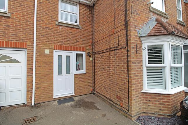 Thumbnail Flat to rent in Primrose Close, Burgess Hill, West Sussex, 8U