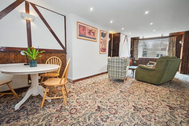 596, Leeds Road, West Yorkshire photo 3