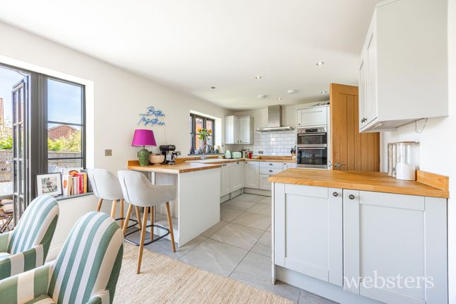 4 Rookery Close, Norwich photo 4