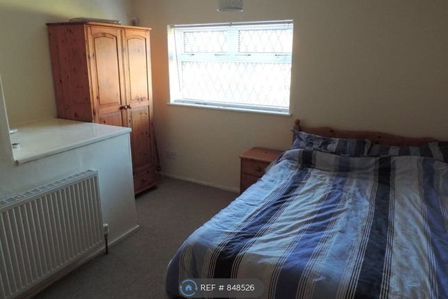 Room to rent in Hughson Grove, Stoke-On-Trent