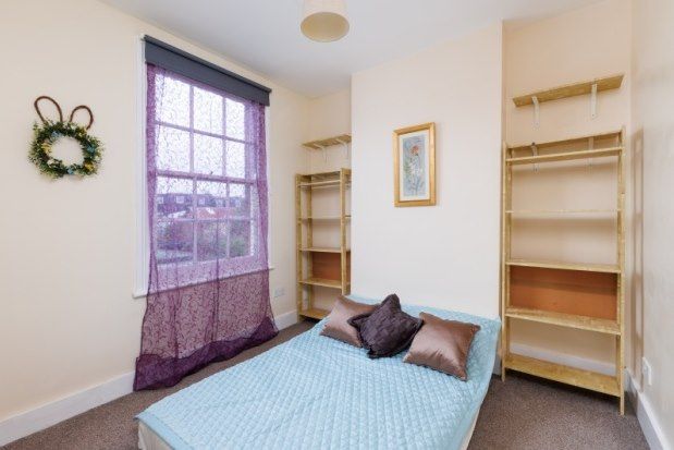 Terraced house to rent in Hartfield Crescent, London