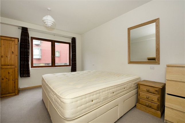 Flat to rent in Graham Street, Angel Southside
