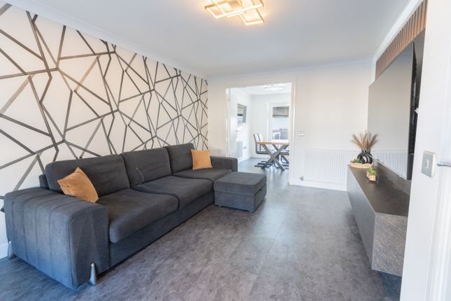 48 Curran Place, Bellshill photo 3