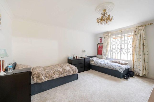Flat 7 Trinity Court, 170 a Gloucester Terrace, LONDON photo 4