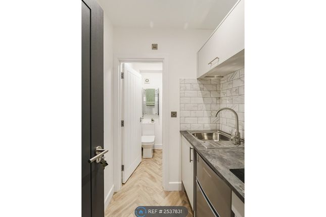 Room 3 Kitchen &amp; Ensuite