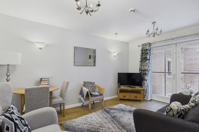 136 Clarence Park, Malvern photo 4